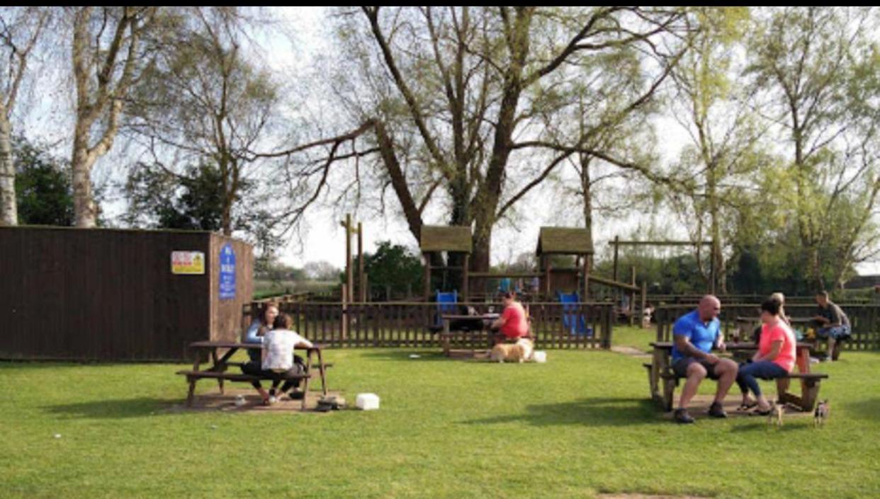 The Dog & Doublet Inn Kingsbury Exteriér fotografie