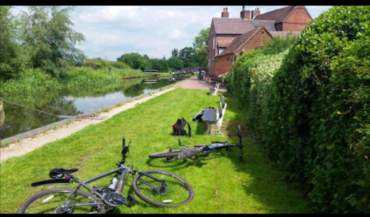 The Dog & Doublet Inn Kingsbury Exteriér fotografie